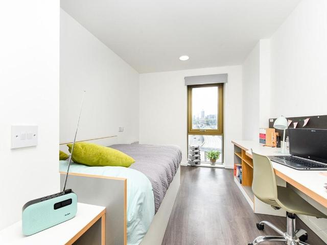 Room for rent in Calderstones