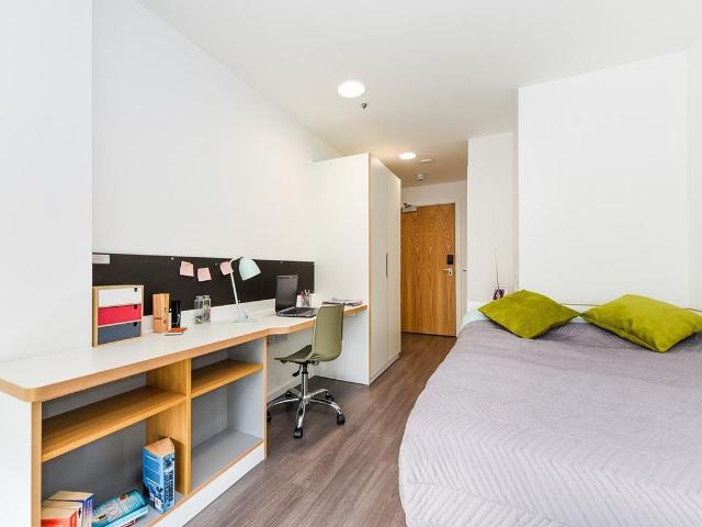 Room for rent in Calderstones