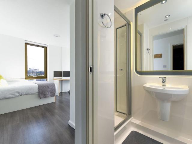 Room for rent in Calderstones