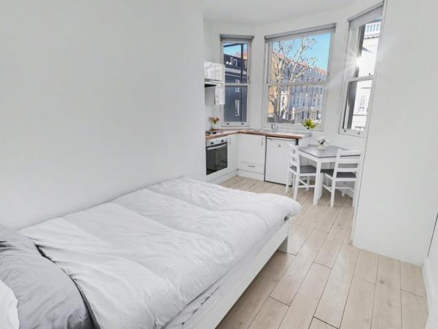 Studio for rent in Earl's Court, Greater London