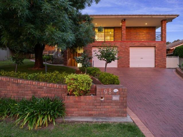 House for sale in Pemberton View Retirement Village, Albury