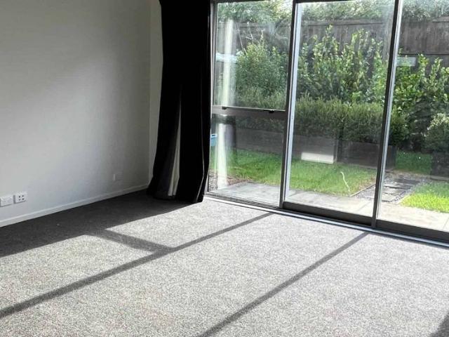 Townhouse for rent in Paremoremo, Oroua County