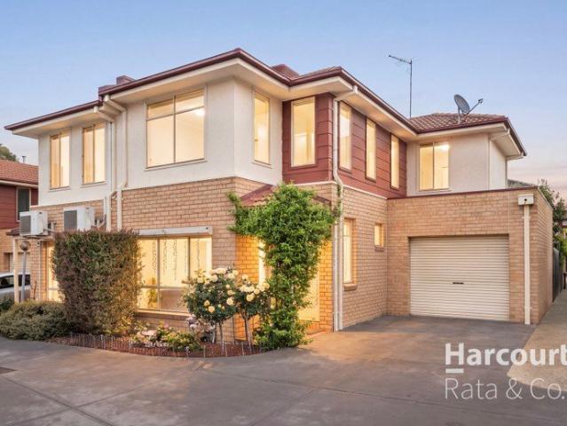 Townhouse for sale in Edgars Road Gardens, Melbourne