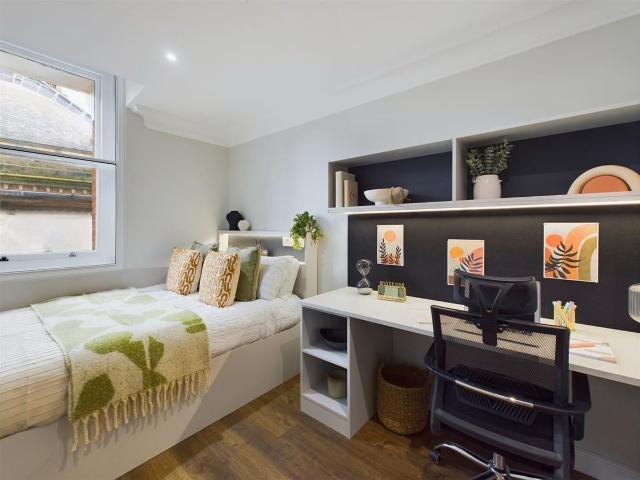 Studio for rent in Woodhouse, West Yorkshire