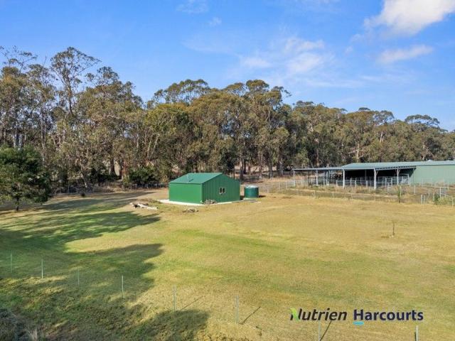 Cottage for sale in Caveat, Victoria