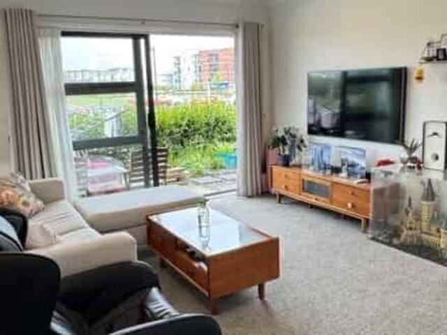 Townhouse for rent in Paremoremo