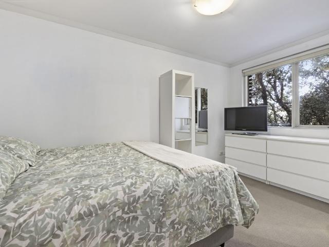 House for sale in Caulfield North