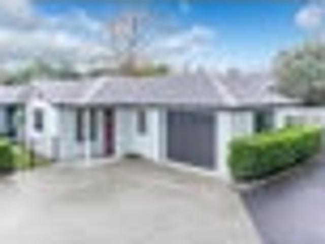 House for sale in Hamilton East
