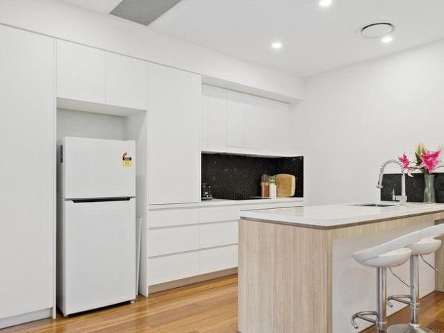 Apartment for sale in Norman Park, Greater Brisbane