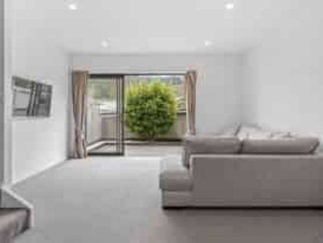 Townhouse for rent in Linden, Wellington