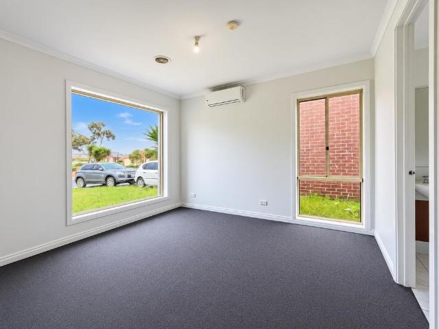 House for rent in Caroline Springs, Melbourne
