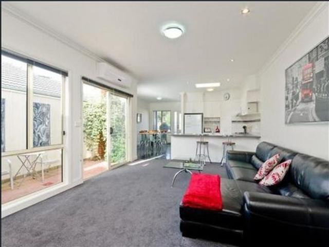 Townhouse for rent in Newcomb, Geelong