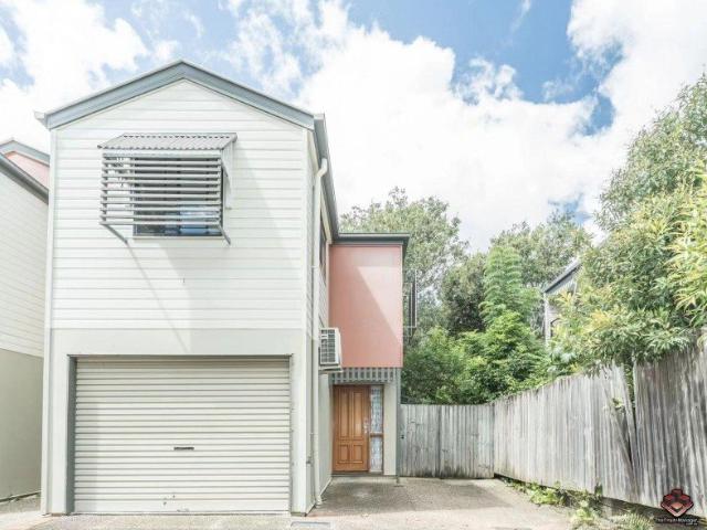Townhouse for sale in Toombul, Queensland