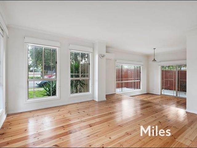 Townhouse for rent in Camerons Creek, Victoria