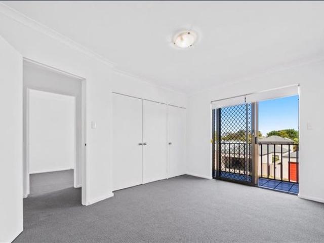 Townhouse for rent in Como, Western Australia