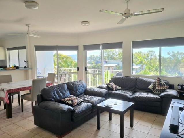 Townhouse for rent in Cannonvale, Queensland