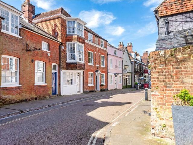 House for rent in The Close, Hampshire
