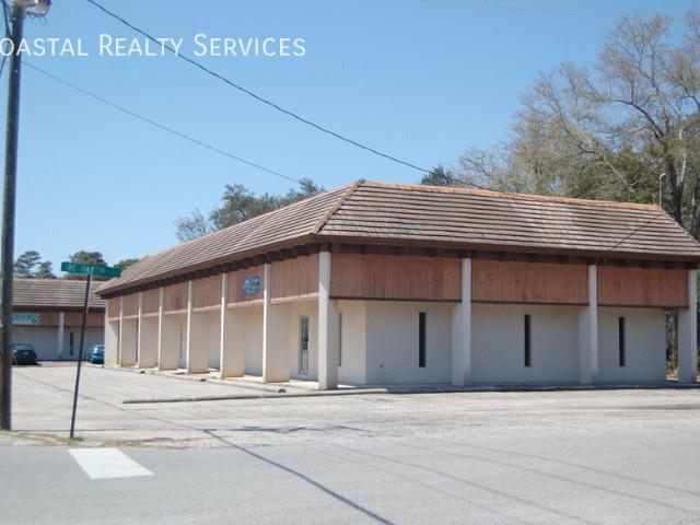 Commercial for rent in Shalimar, Florida