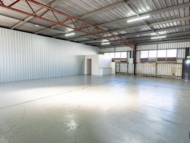 Warehouse for rent in Toombul, Queensland