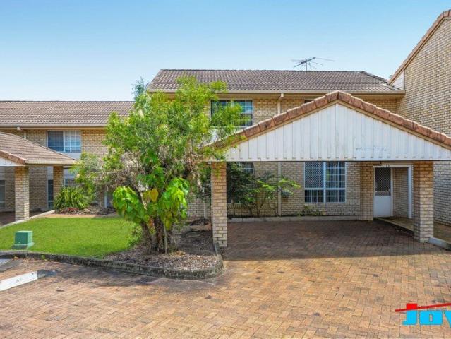 Townhouse for sale in Springwood, Greater Brisbane