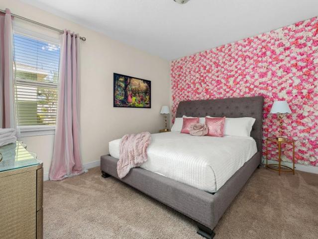 Room for rent in Four Corners, Florida