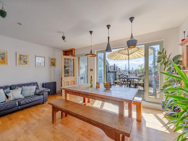 House for rent in Angel, Greater London
