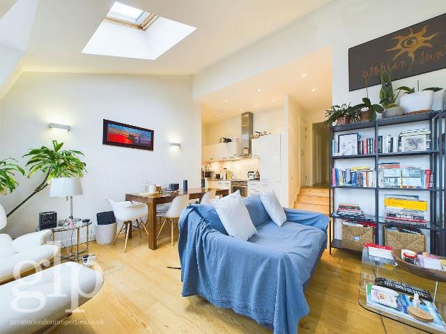 Room for rent in Saint Giles, Bloomsbury