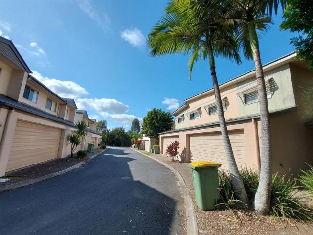 Townhouse for rent in Fernbrook, Queensland