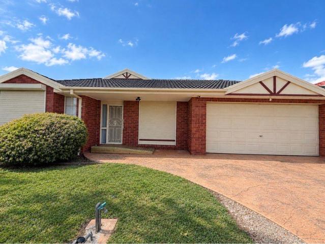 House for rent in Rose Hedge, Melbourne