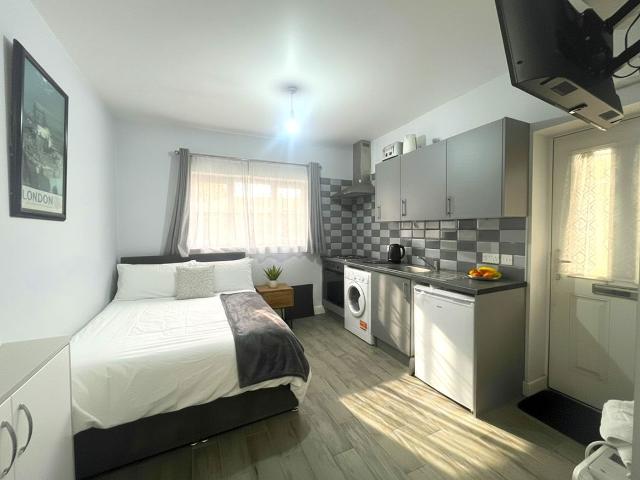 Studio for rent in London Borough of Hounslow, Greater London
