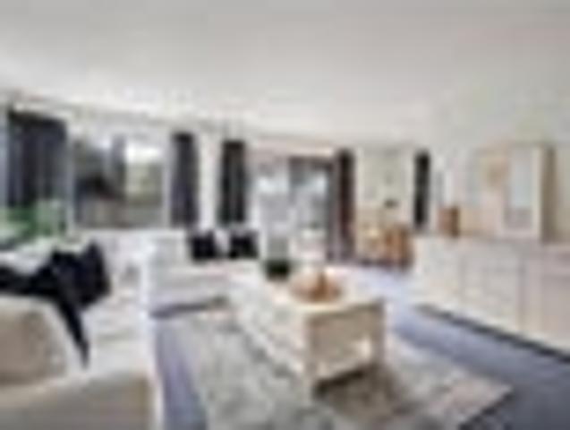 Townhouse for sale in Chaslands, Canterbury