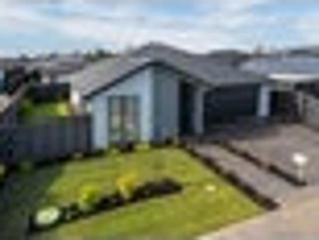 House for sale in Chaslands, Canterbury