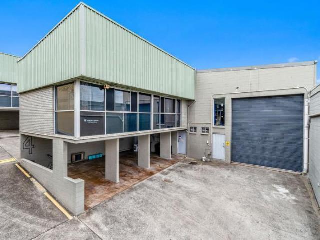 Warehouse for rent in Toombul, Queensland