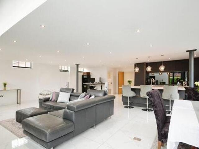 House for sale in Navestock Side, Essex