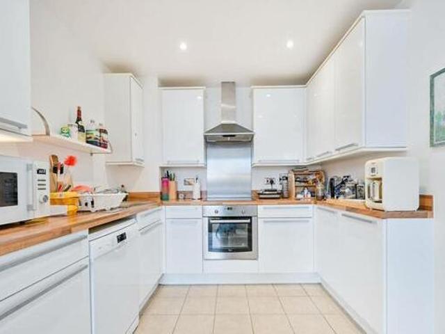 House for sale in London Borough of Hounslow, Cat Hill