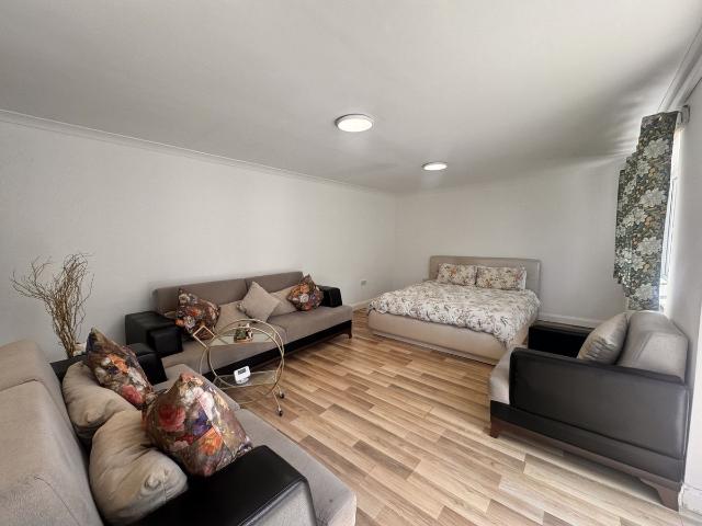 Studio for rent in London Borough of Hounslow, Osterley