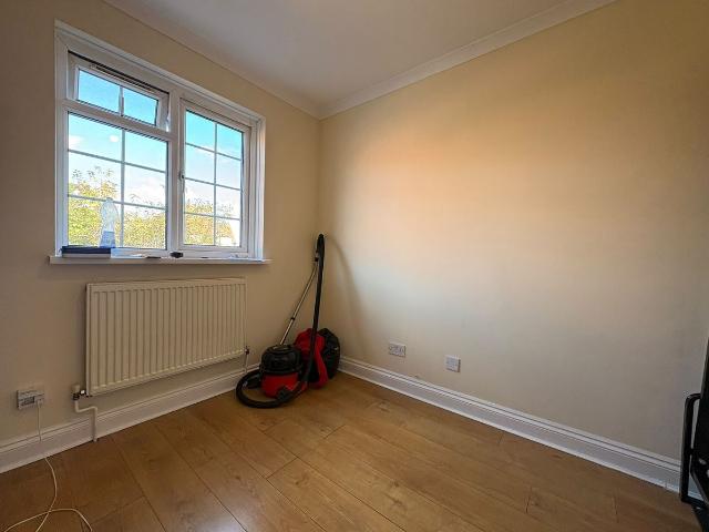 Room for rent in Lampton, Greater London