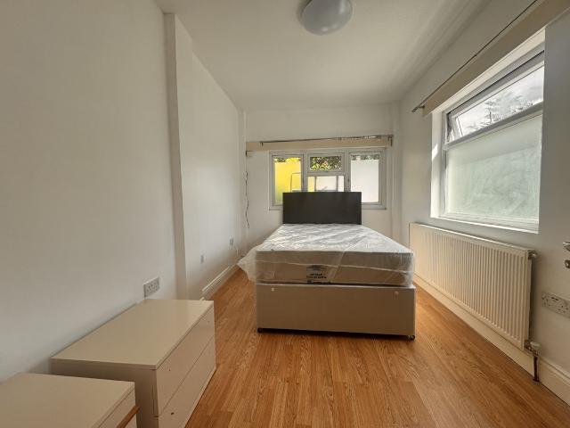 Studio for rent in London Borough of Hounslow, Osterley