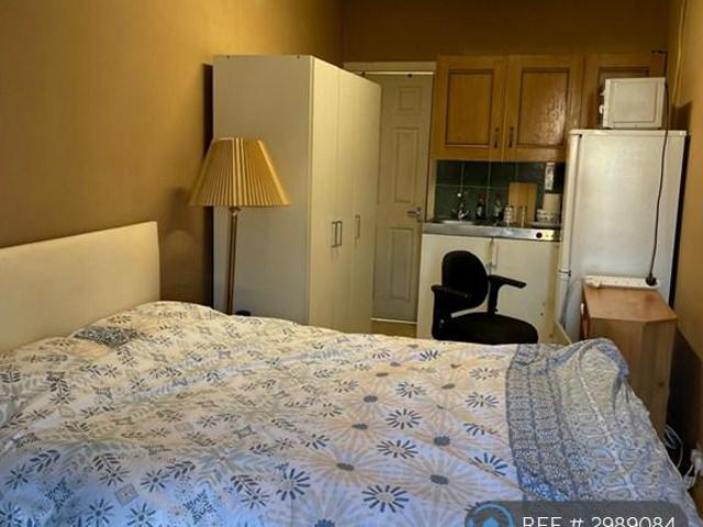 House for rent in London Borough of Hounslow, Greater London