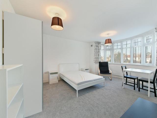 Studio for rent in London Borough of Hounslow, Spring Grove