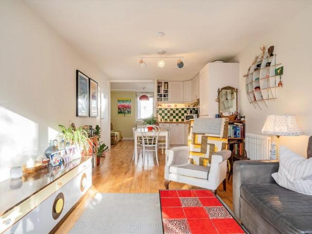 Apartment for rent in Maida Hill, Greater London