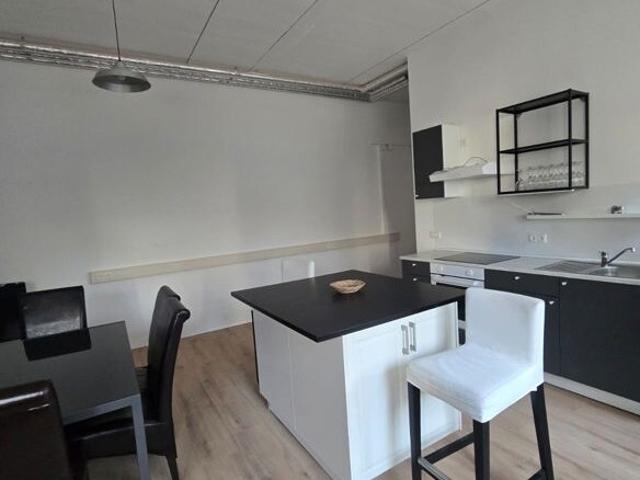 Commercial for rent in Deri