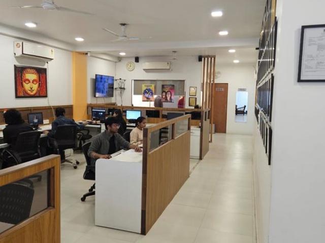 Commercial for rent in Deri