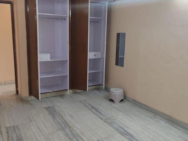 Commercial for rent in Deri