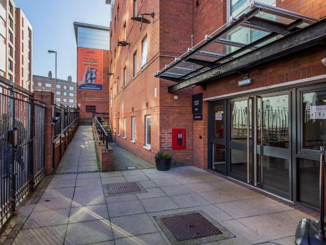 Studio for rent in Islington, Calderstones