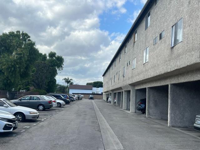 Apartment for rent in Canoga Park, California