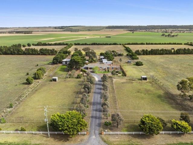 Cottage for sale in Anakie, Victoria