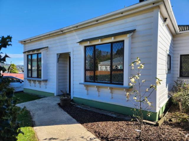 House for rent in Otakou