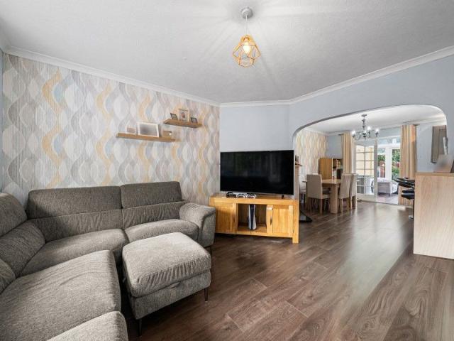 House for rent in Row Town, Surrey