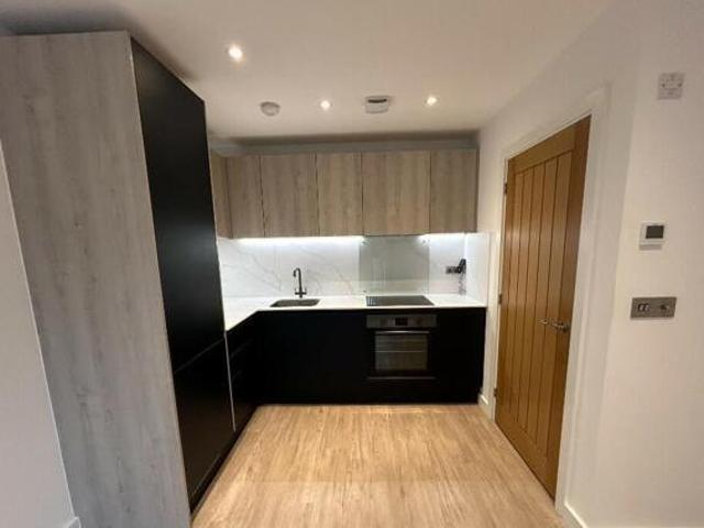 House for rent in Heol-las, Surrey